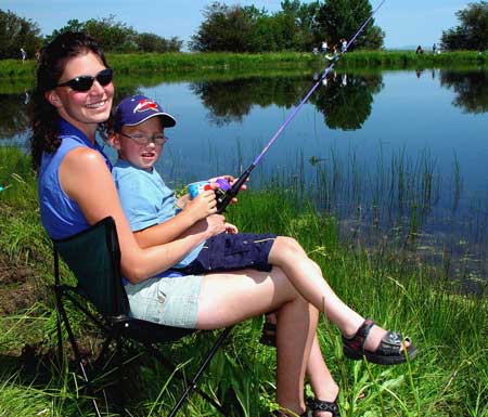 Mother and young son fishing pond / Photo Mike Demick